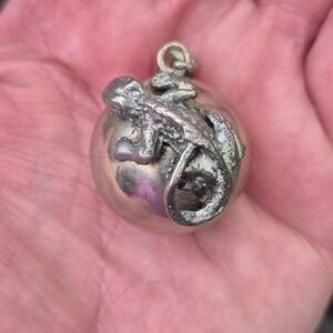 Vintage Silver Lizard‎ on Ball Pendant Charm Animal Reptile Unique Jewelry